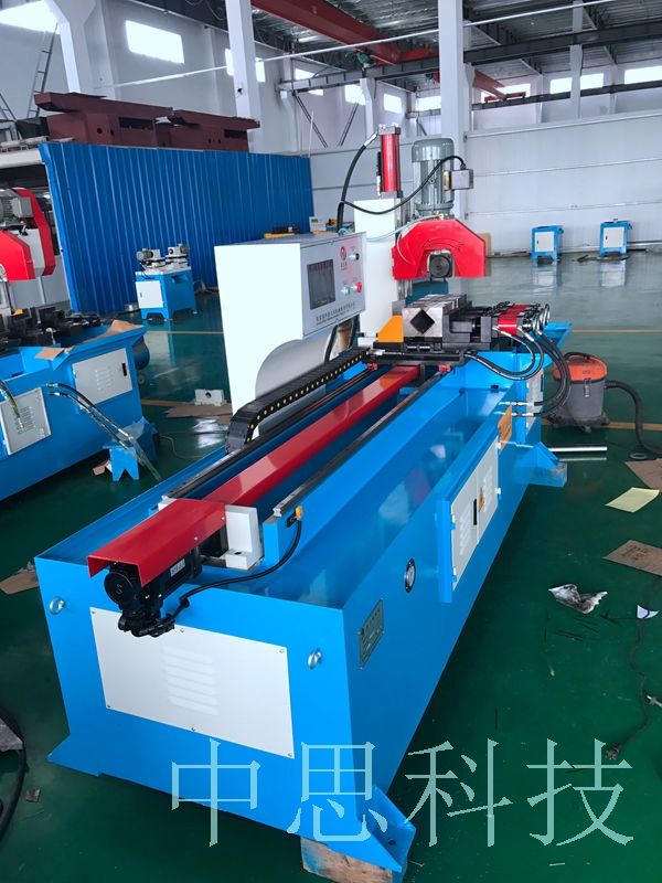 425CNC全自動切管機可根據(jù)客戶實際需要定制送料的長度
